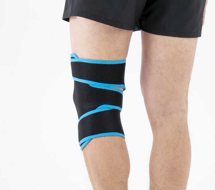 Knee support, opening and total adjustment