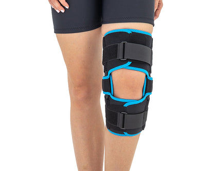 Articulated knee brace with full opening and adjustment