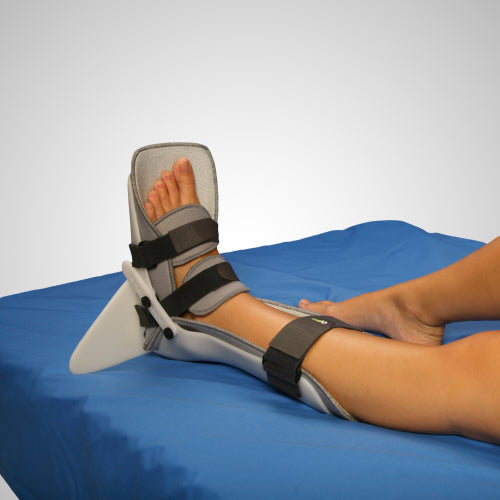 Attelle d'immobilisation du pied-cheville multiposition et éventuellement hanche