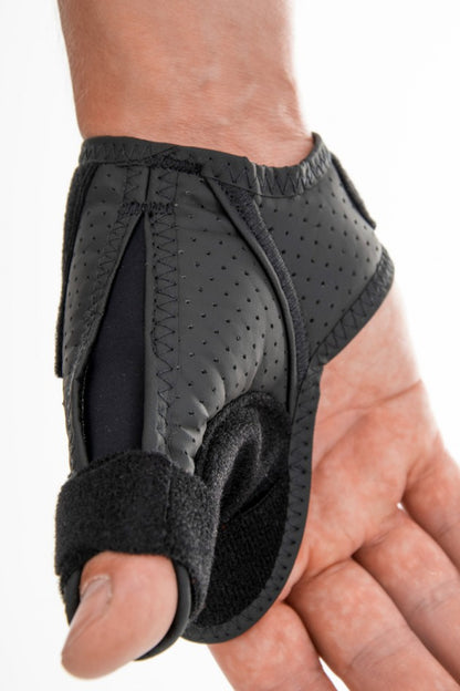 Attelle d'immobilisation du pouce en abduction (ouverture de la commissure) entorse du skieur