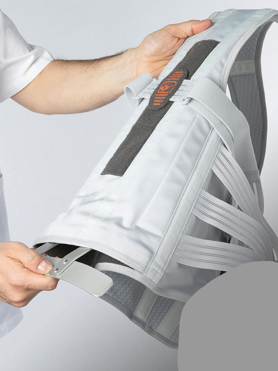 Padded dorso-lumbar orthopaedic orthosis with a reinforced structure