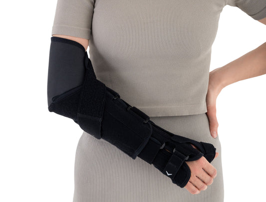 Orthèse d'immobilisation du poignet et de maintien du coude