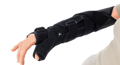 Orthèse d'immobilisation du poignet et de maintien du coude