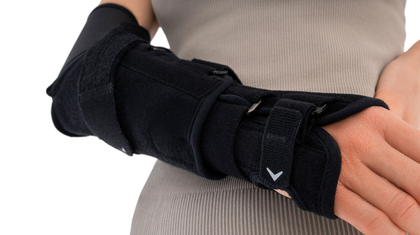 Orthèse d'immobilisation du poignet et de maintien du coude