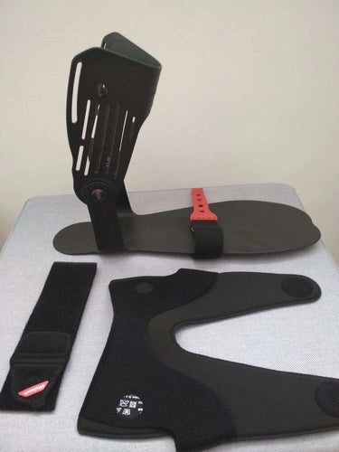 Releveur de pied dynamique articulée avec effets anti-varus ou anti-valgus