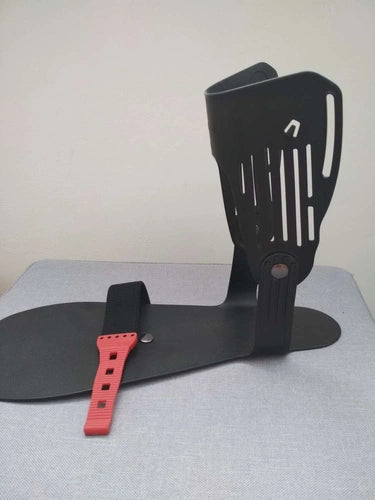 Releveur de pied dynamique articulée avec effets anti-varus ou anti-valgus